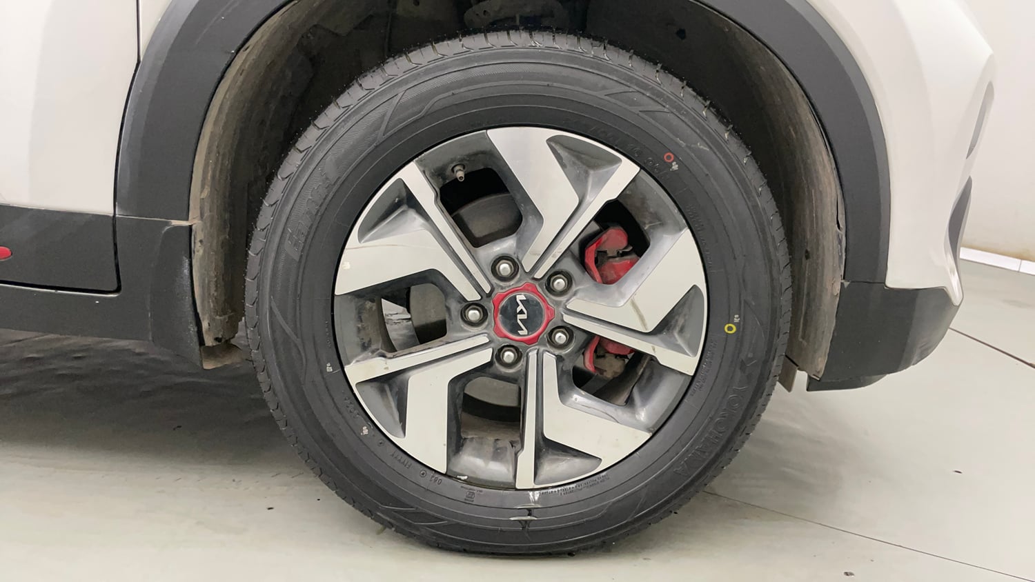 Used 2022 Kia Sonet GTX Plus 1.0 iMT Petrol Manual tyres RIGHT FRONT TYRE RIM VIEW