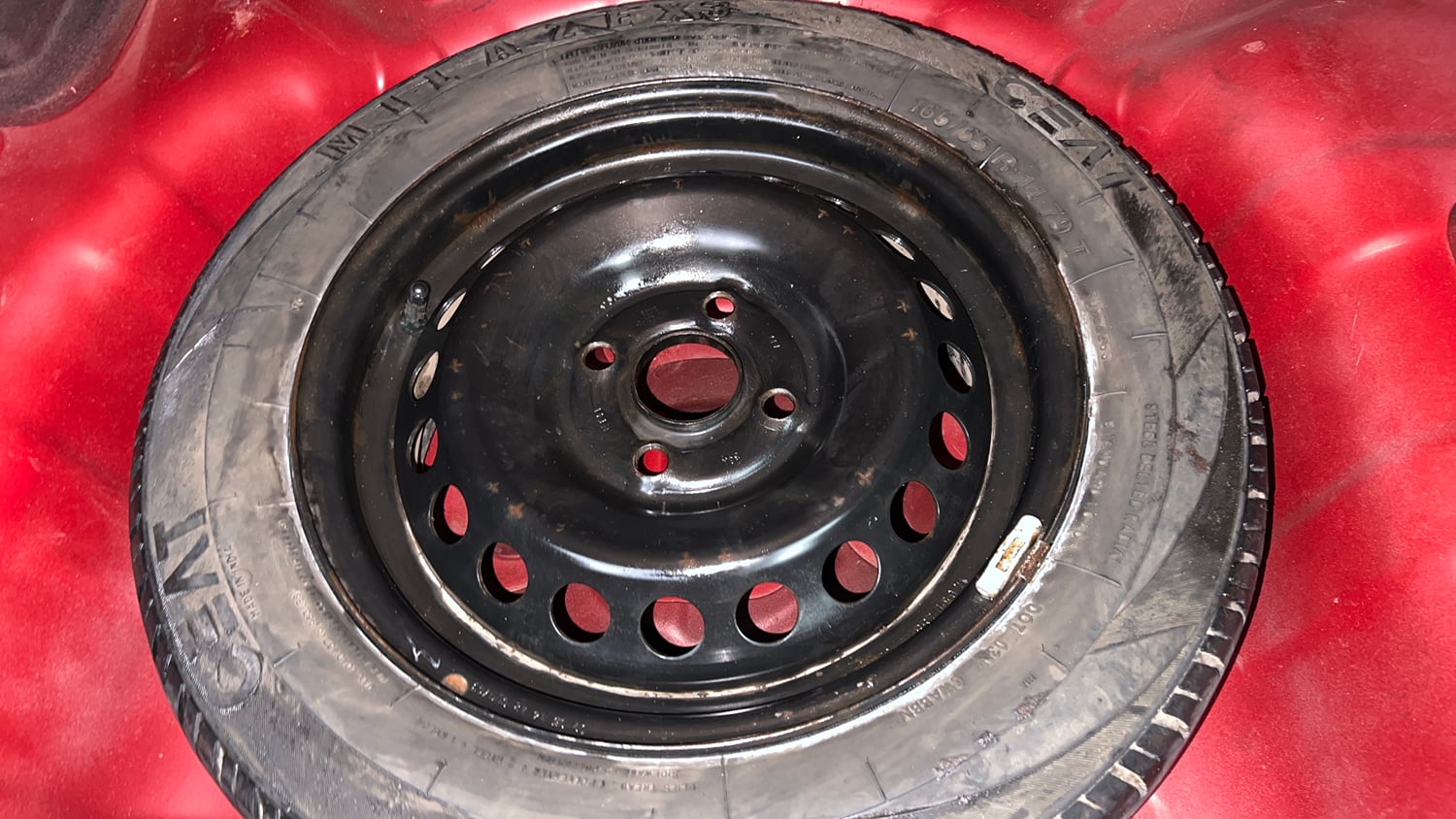 Used 2014 Hyundai Xcent SX 1.2 (O) Petrol Manual tyres SPARE TYRE VIEW
