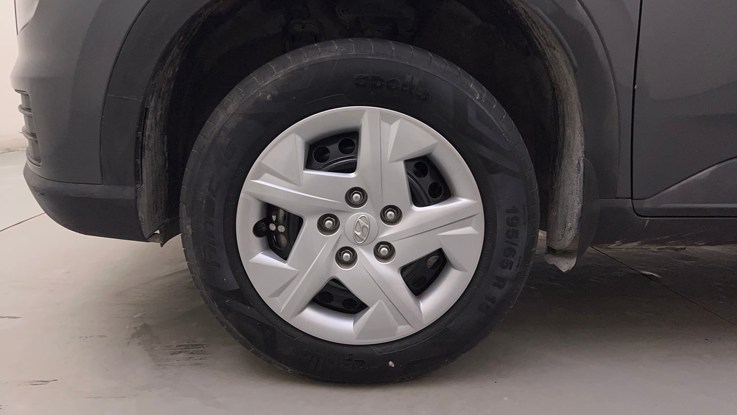 Used 2022 Hyundai Venue SX 1.2 Petrol Petrol Manual tyres LEFT FRONT TYRE RIM VIEW
