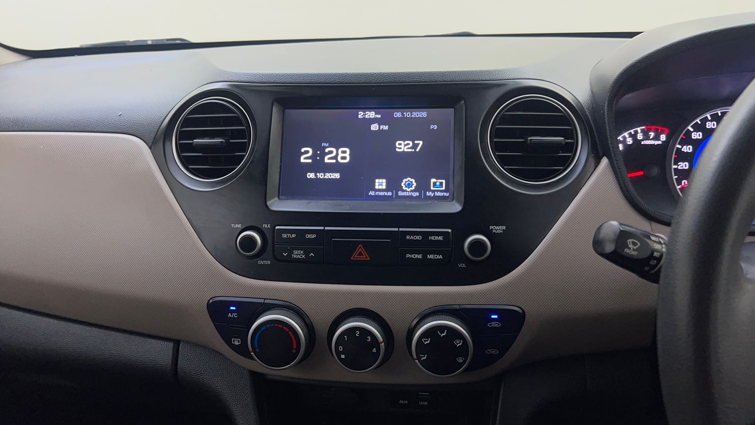 Used 2018 Hyundai Grand i10 Sportz AT 1.2 Kappa VTVT Petrol Automatic top_features Integrated (in-dash) music system