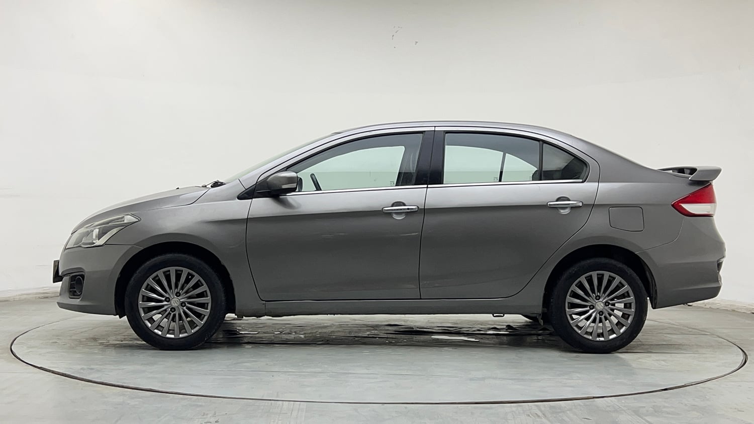 Used 2017 Maruti Suzuki Ciaz Alpha 1.4 MT Petrol Manual exterior LEFT SIDE VIEW
