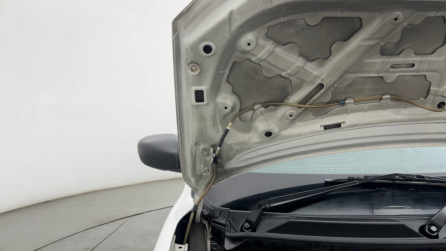 Used 2023 Maruti Suzuki S-Presso VXi Petrol Manual engine ENGINE RIGHT SIDE HINGE & APRON VIEW