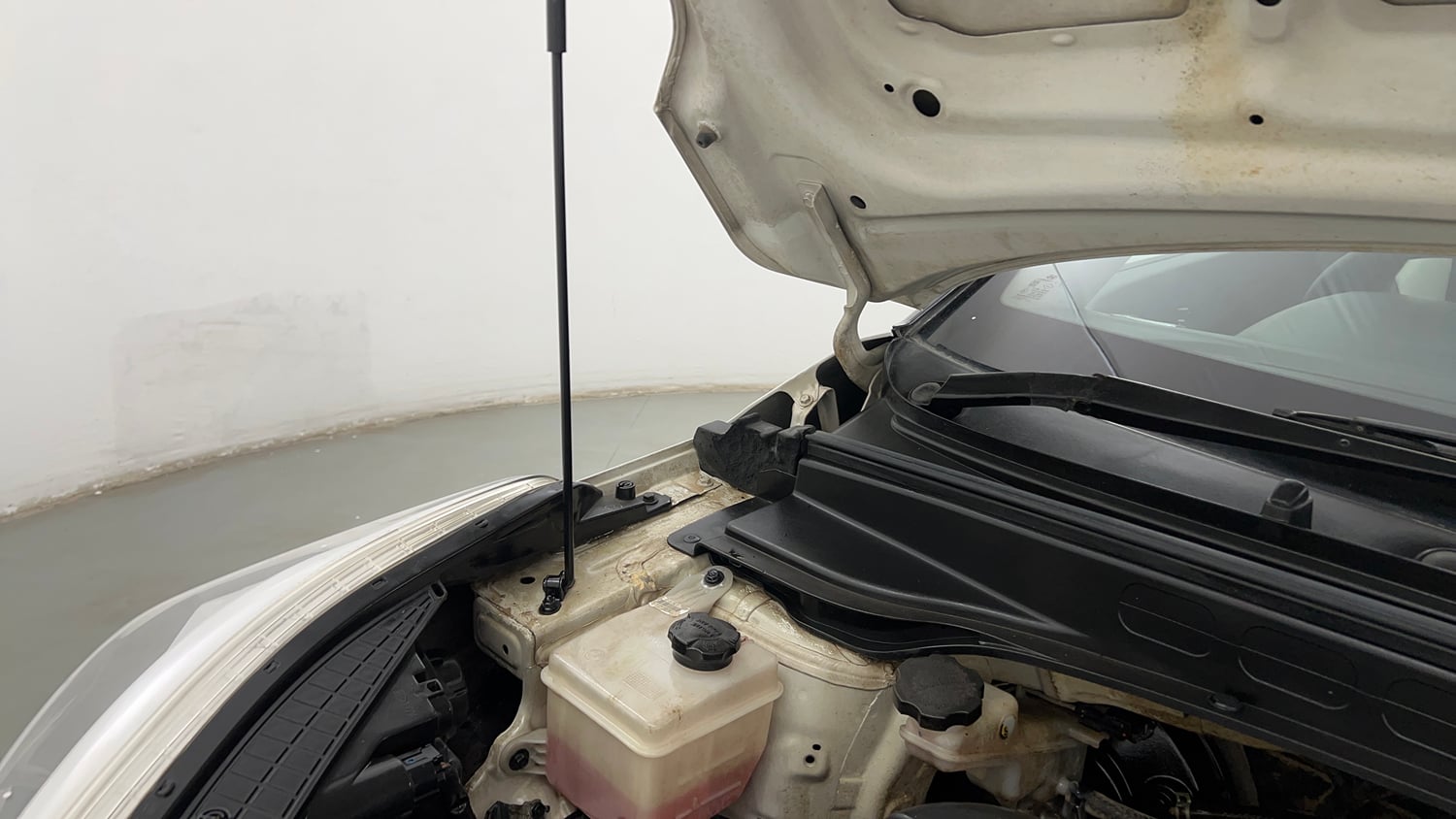 Used 2018 Hyundai Creta S 1.4 CRDi Diesel Manual engine ENGINE RIGHT SIDE HINGE & APRON VIEW