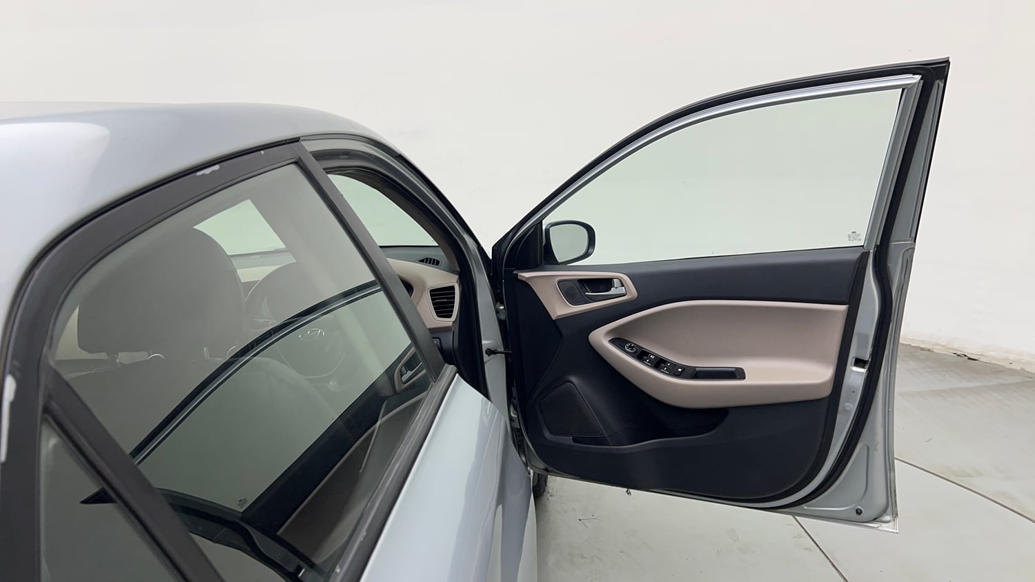 Used 2019 Hyundai Elite i20 Magna Executive 1.2 Petrol Manual interior RIGHT FRONT DOOR OPEN VIEW