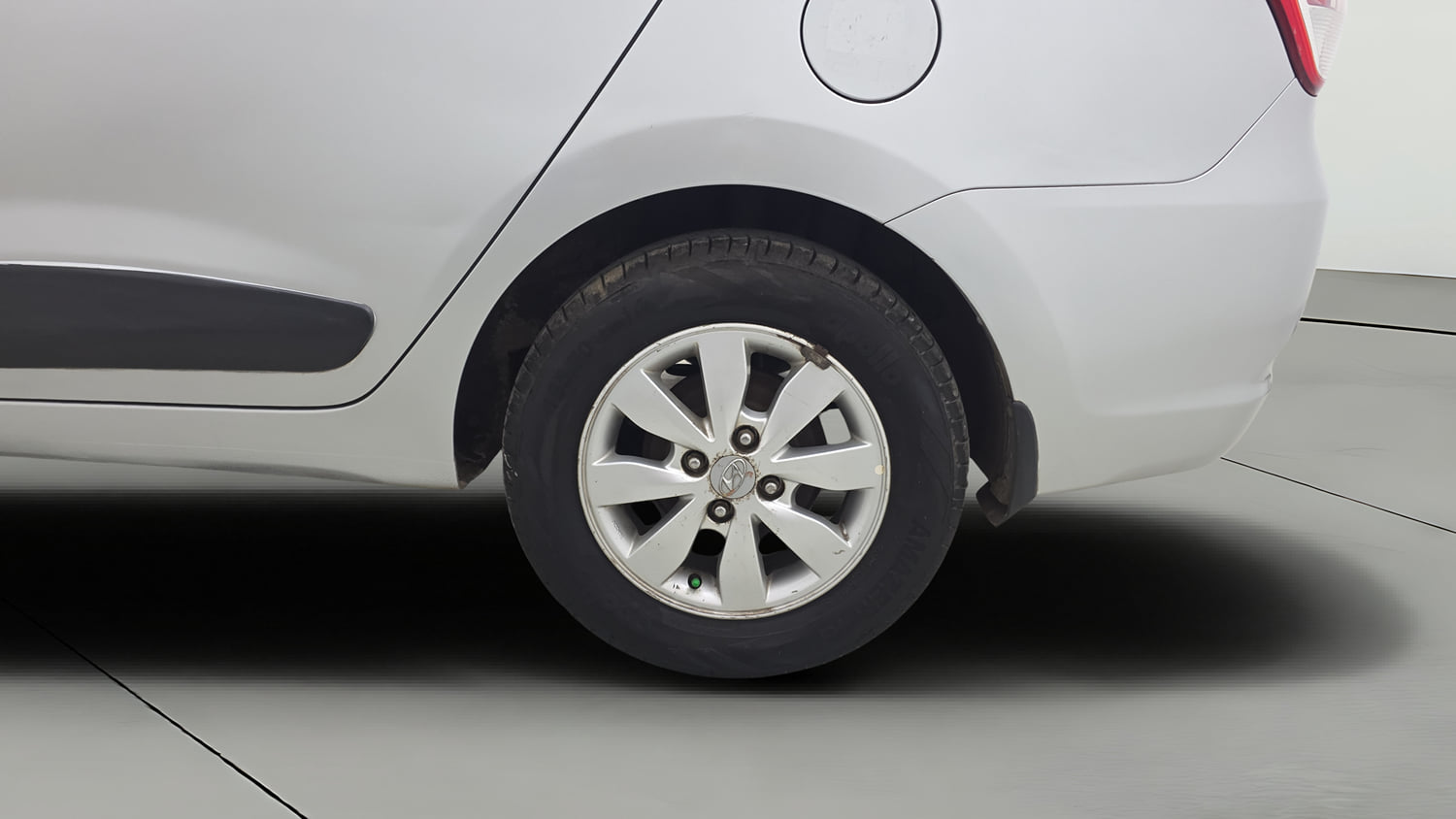 Used 2014 Hyundai Xcent S 1.2 (O) Petrol Manual tyres LEFT REAR TYRE RIM VIEW