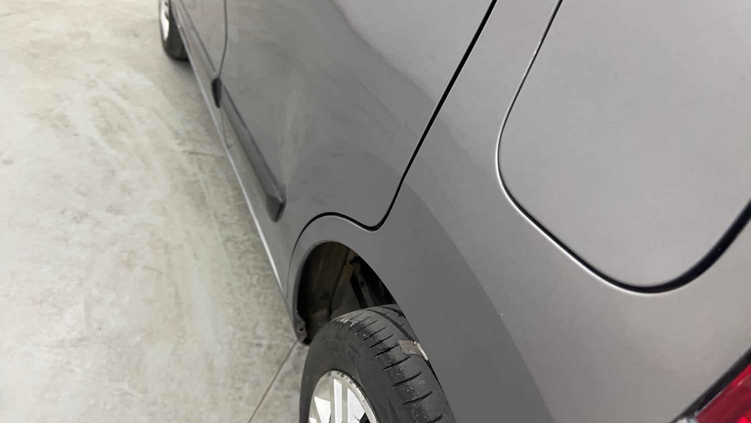 Used 2016 Maruti Suzuki Wagon R 1.0 VXI AMT Petrol Automatic dents MINOR DENT