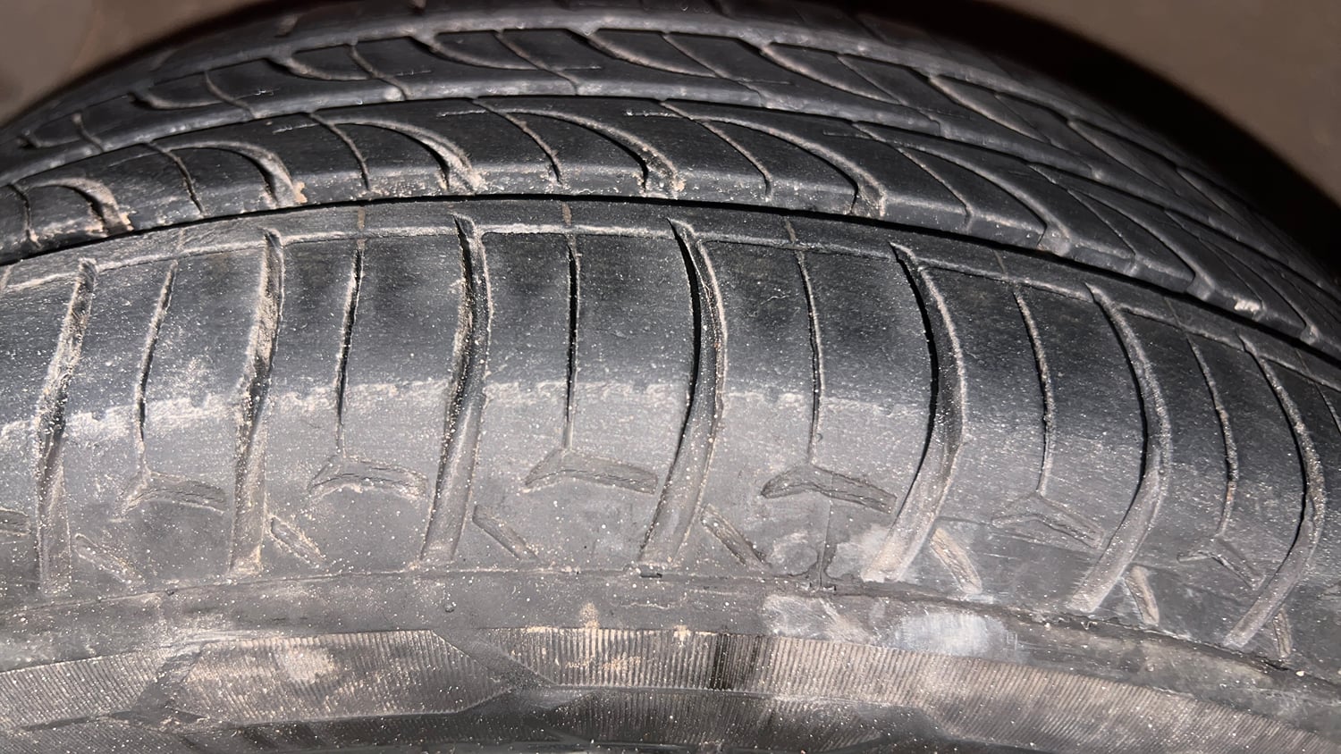 Used 2018 Hyundai Grand i10 Sportz AT 1.2 Kappa VTVT Petrol Automatic tyres LEFT FRONT TYRE TREAD VIEW