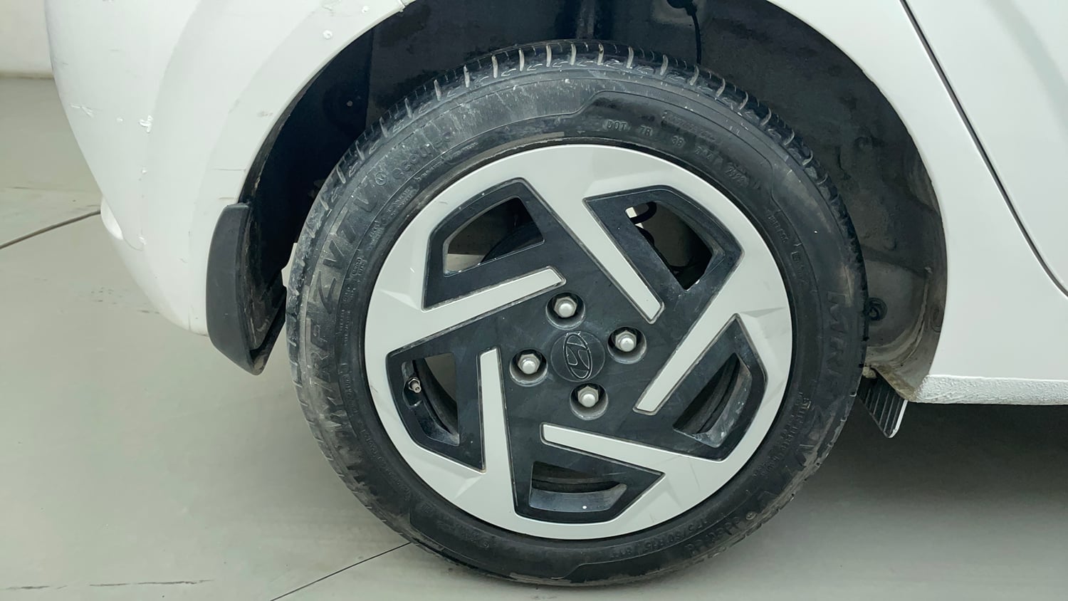 Used 2023 Hyundai Grand i10 Nios Sportz 1.2 Kappa AMT Petrol Automatic tyres RIGHT REAR TYRE RIM VIEW