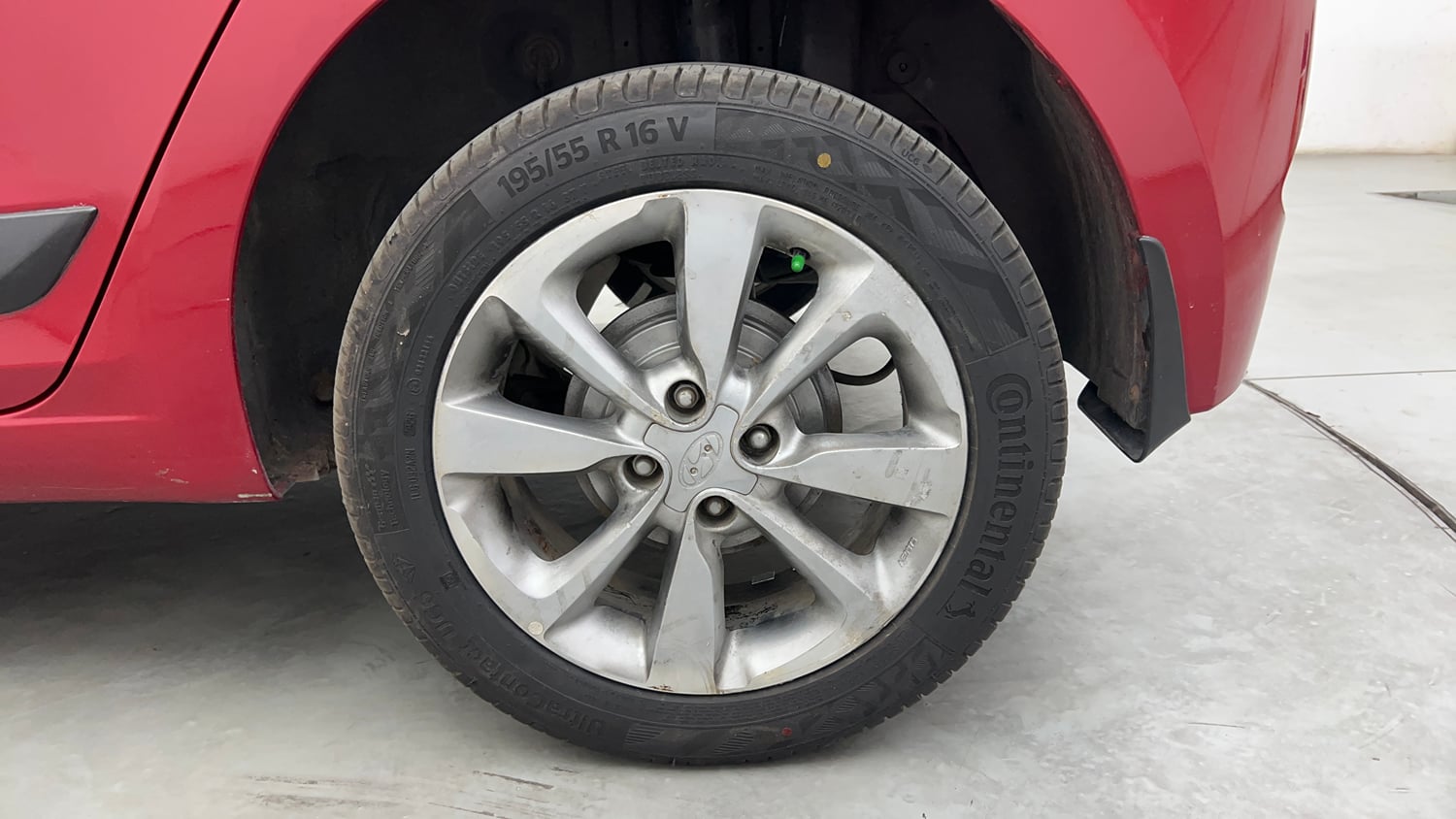 Used 2017 Hyundai Elite i20 Asta 1.4 CRDI (O) Diesel Manual tyres LEFT REAR TYRE RIM VIEW