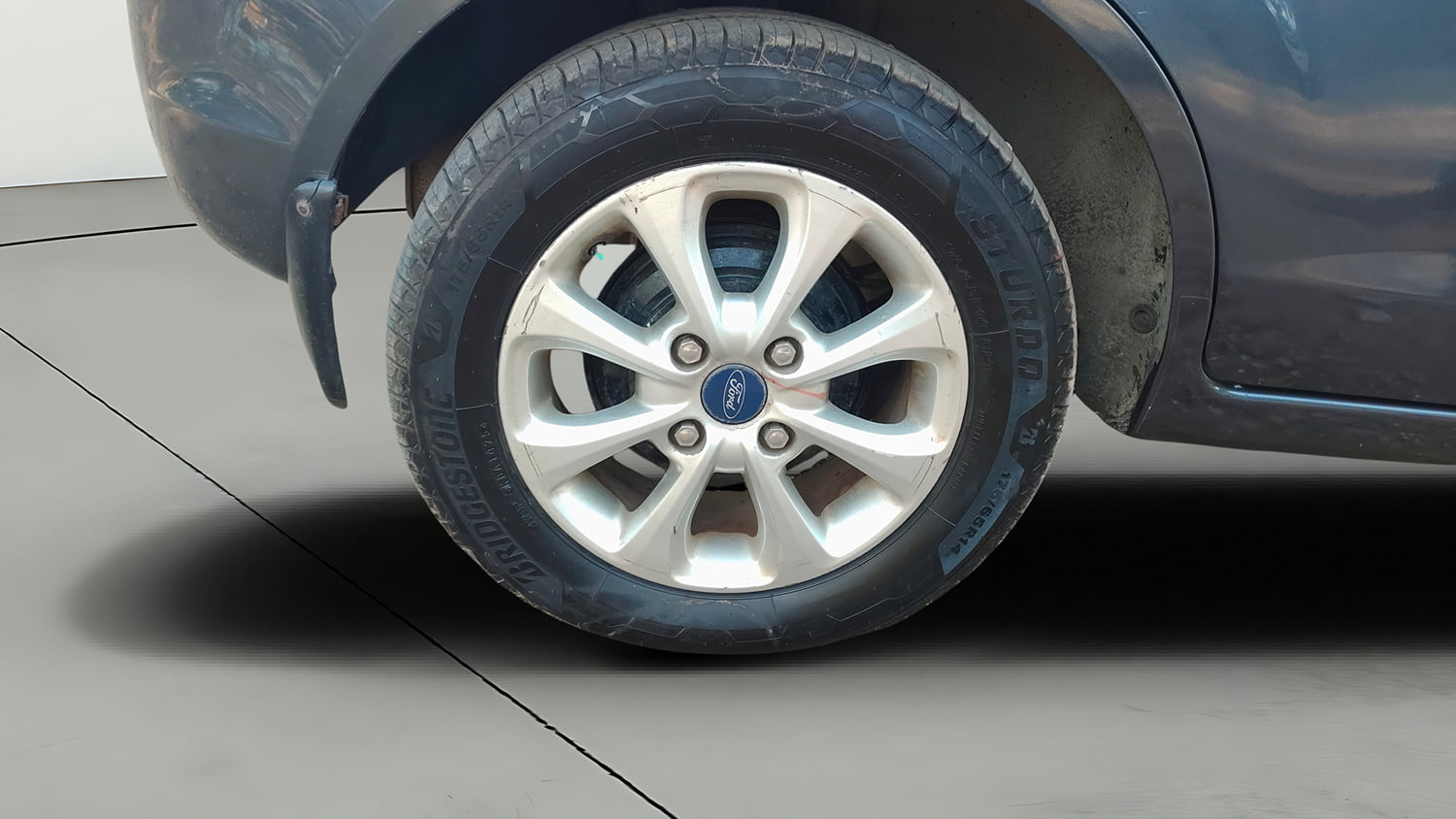 Used 2012 Ford Figo Duratorq Diesel Titanium 1.4 Diesel Manual tyres RIGHT REAR TYRE RIM VIEW
