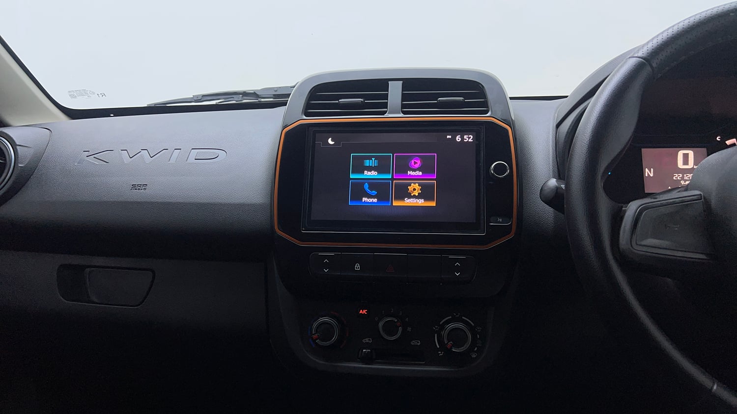 Used 2021 Renault Kwid CLIMBER 1.0 AMT Opt Petrol Automatic top_features Touch screen infotainment system