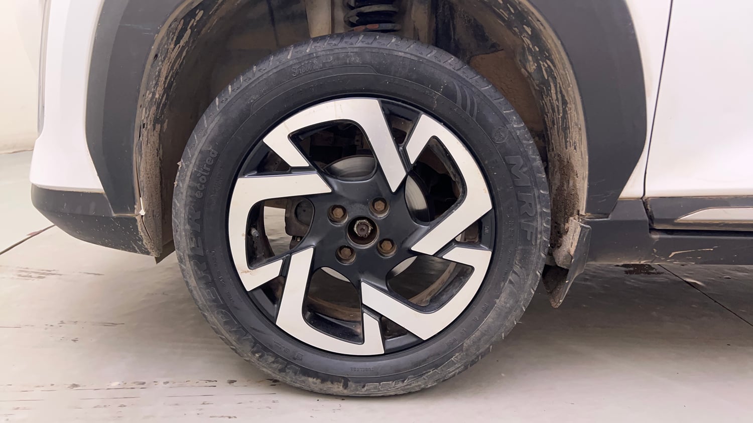 Used 2022 Nissan Magnite XV Premium Turbo Petrol Manual tyres LEFT FRONT TYRE RIM VIEW