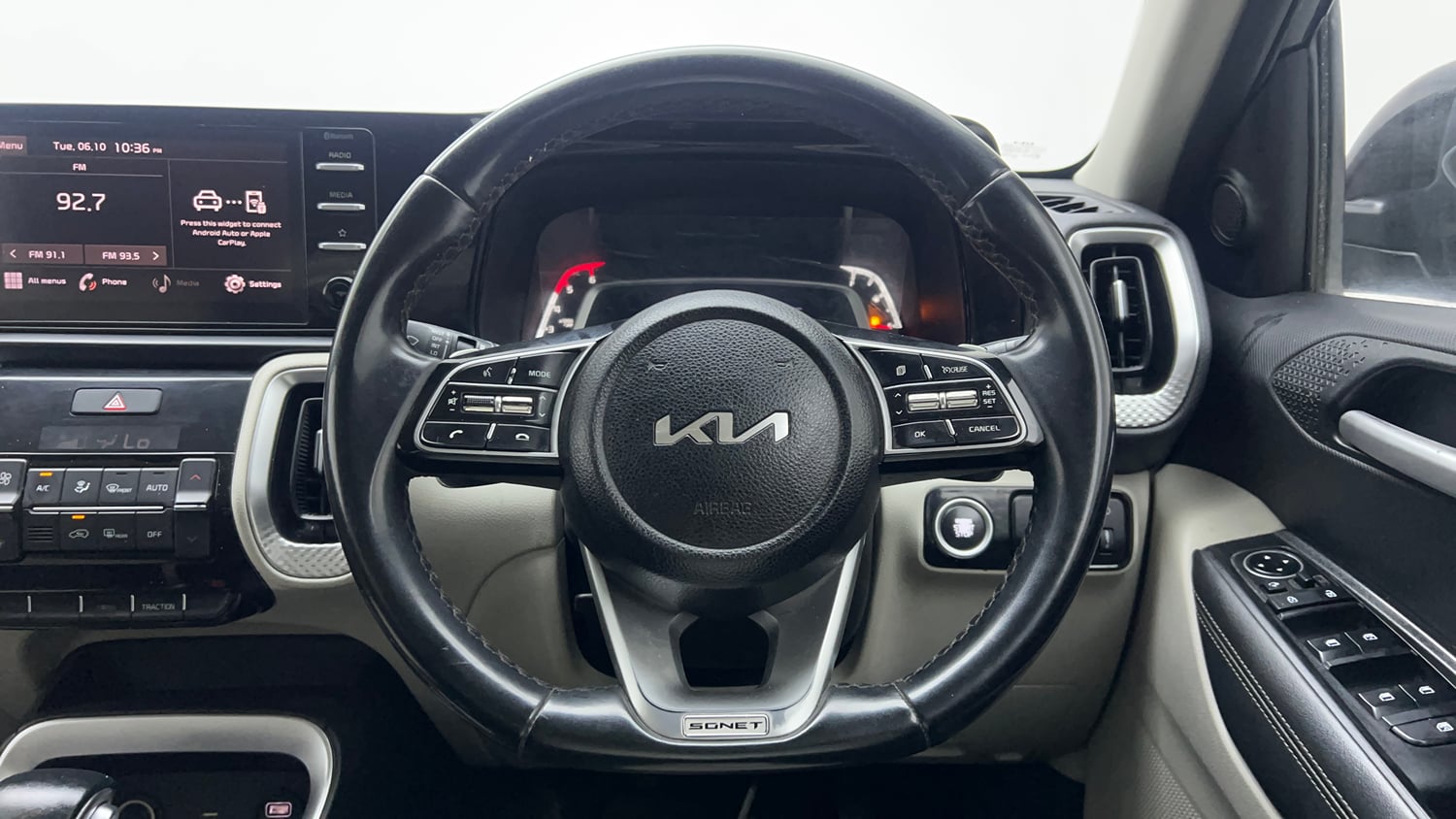 Used 2022 Kia Sonet HTX 1.5 AT Diesel Automatic interior STEERING VIEW
