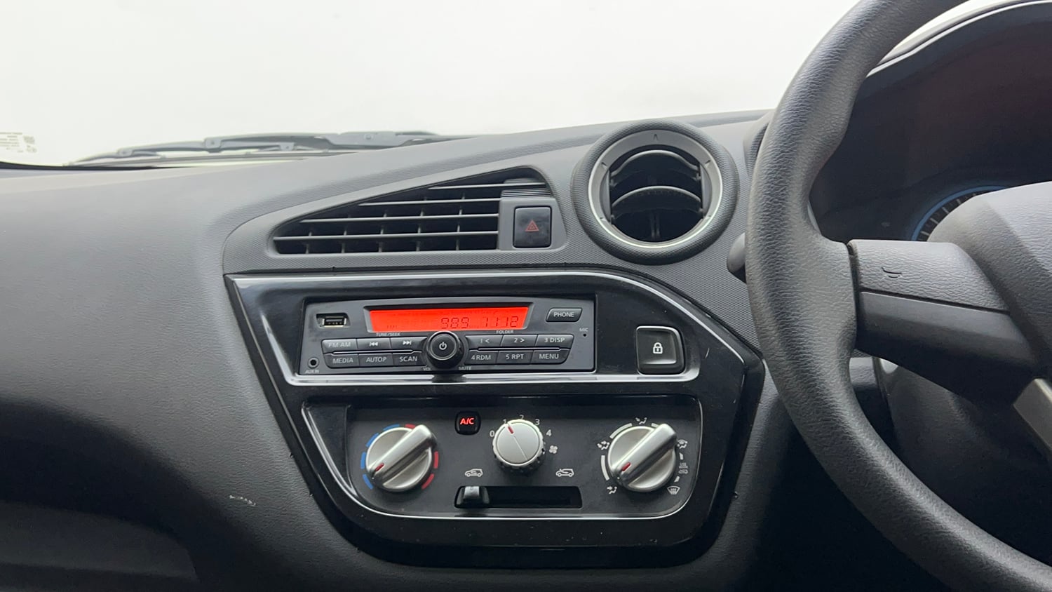 Used 2018 Datsun Redi-GO T(O) 1.0 AMT Petrol Automatic interior MUSIC SYSTEM & AC CONTROL VIEW