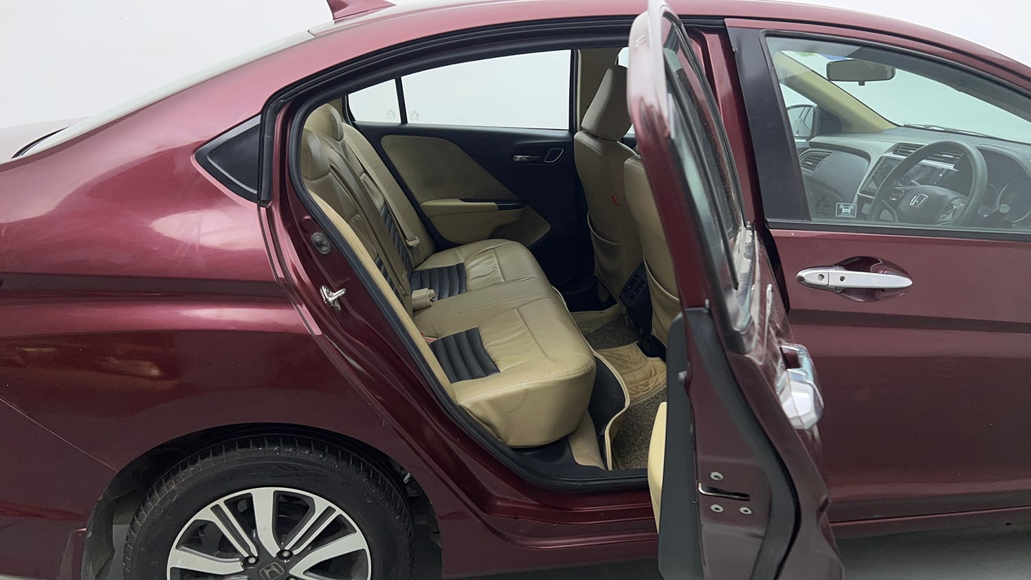 Used 2017 Honda City V Petrol Petrol Manual interior RIGHT SIDE REAR DOOR CABIN VIEW