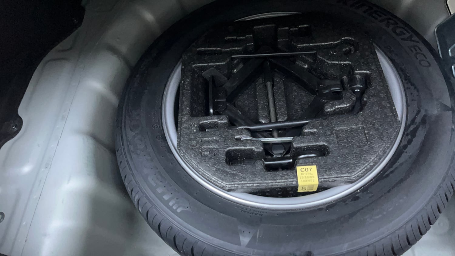 Used 2017 Hyundai Elantra 2.0 SX (O) AT Petrol Automatic tyres SPARE TYRE VIEW