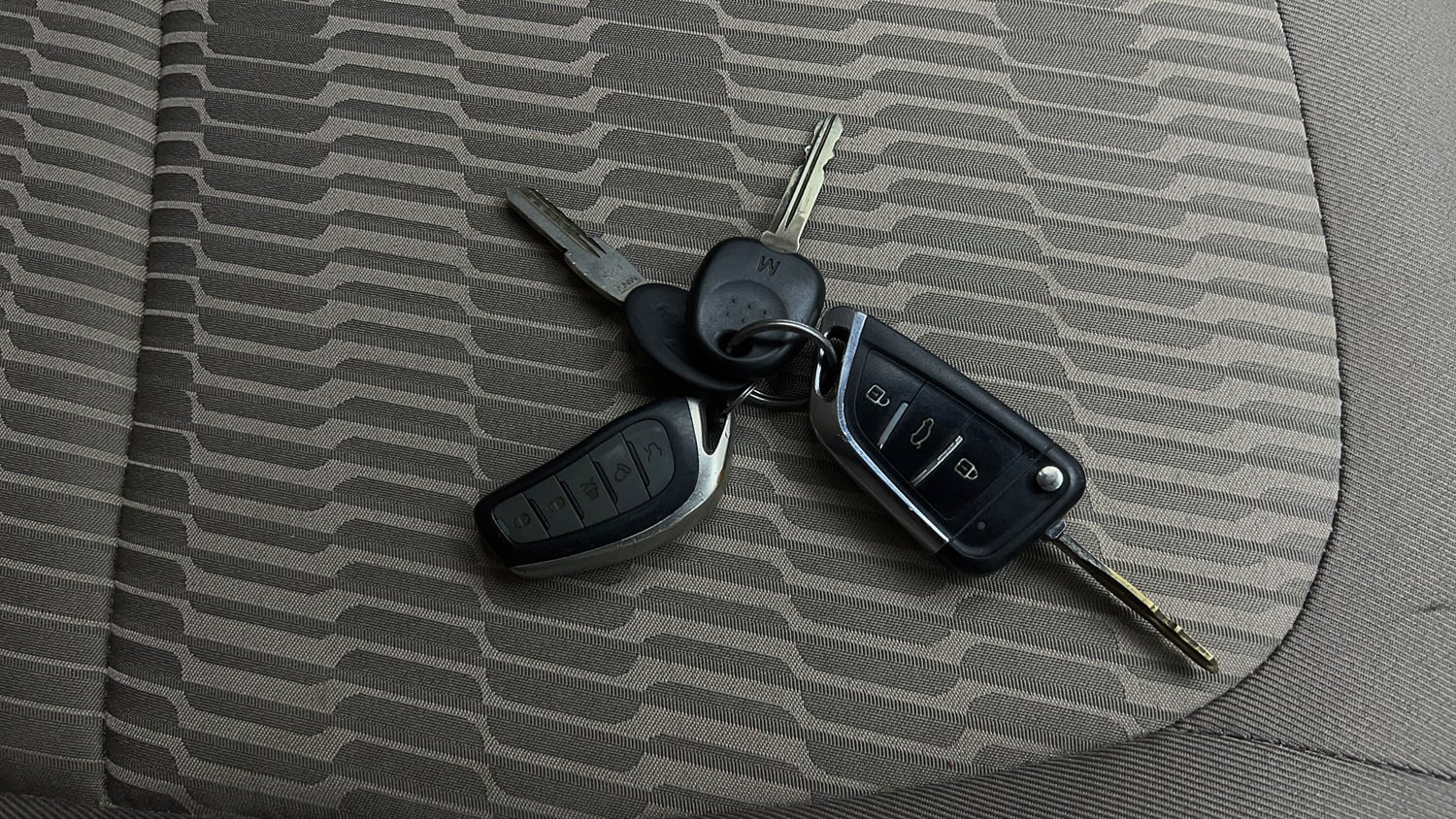 Used 2018 Hyundai Xcent E+ CNG (Outside Fitted) Cng Manual extra CAR KEY VIEW