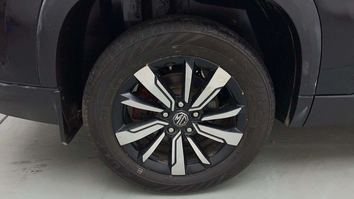 Used 2020 MG Motors Hector Plus Sharp 1.5 DCT Petrol Petrol Automatic tyres RIGHT REAR TYRE RIM VIEW