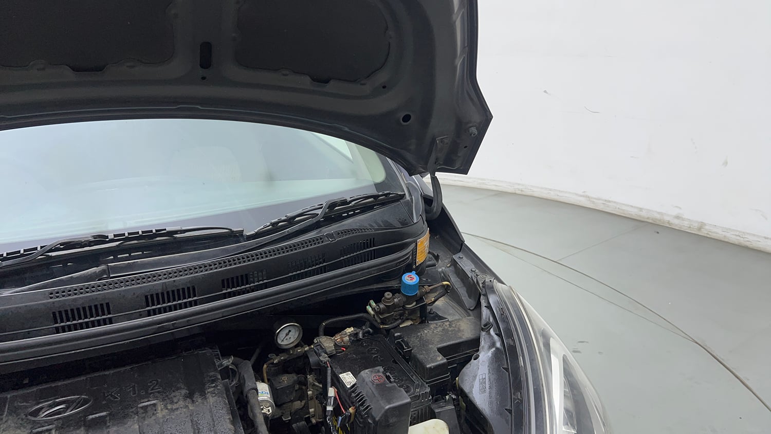 Used 2018 Hyundai Xcent E+ CNG (Outside Fitted) Cng Manual engine ENGINE LEFT SIDE HINGE & APRON VIEW