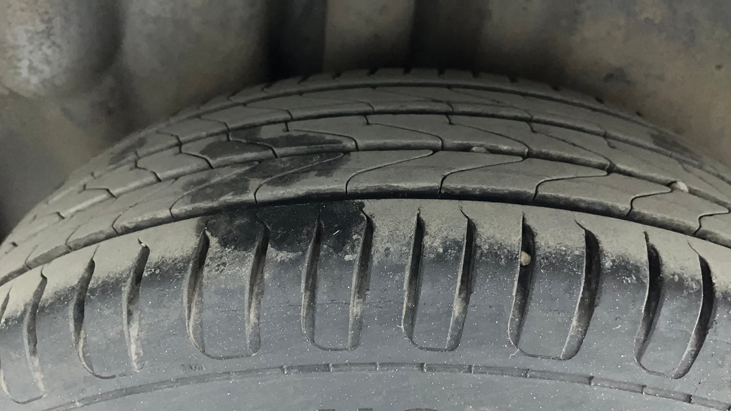 Used 2020 Volkswagen Ameo Trendline 1.5L (D) Diesel Manual tyres RIGHT REAR TYRE TREAD VIEW