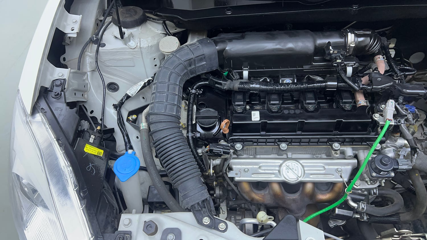 Used 2023 Maruti Suzuki Swift VXi Petrol Manual engine ENGINE RIGHT SIDE VIEW