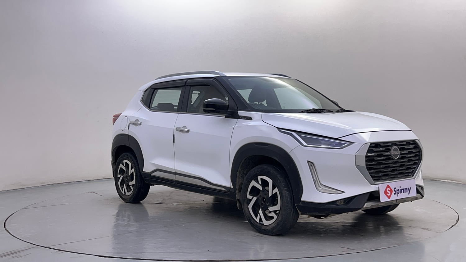 Used 2022 Nissan Magnite XV Premium Turbo Petrol Manual exterior RIGHT FRONT CORNER VIEW