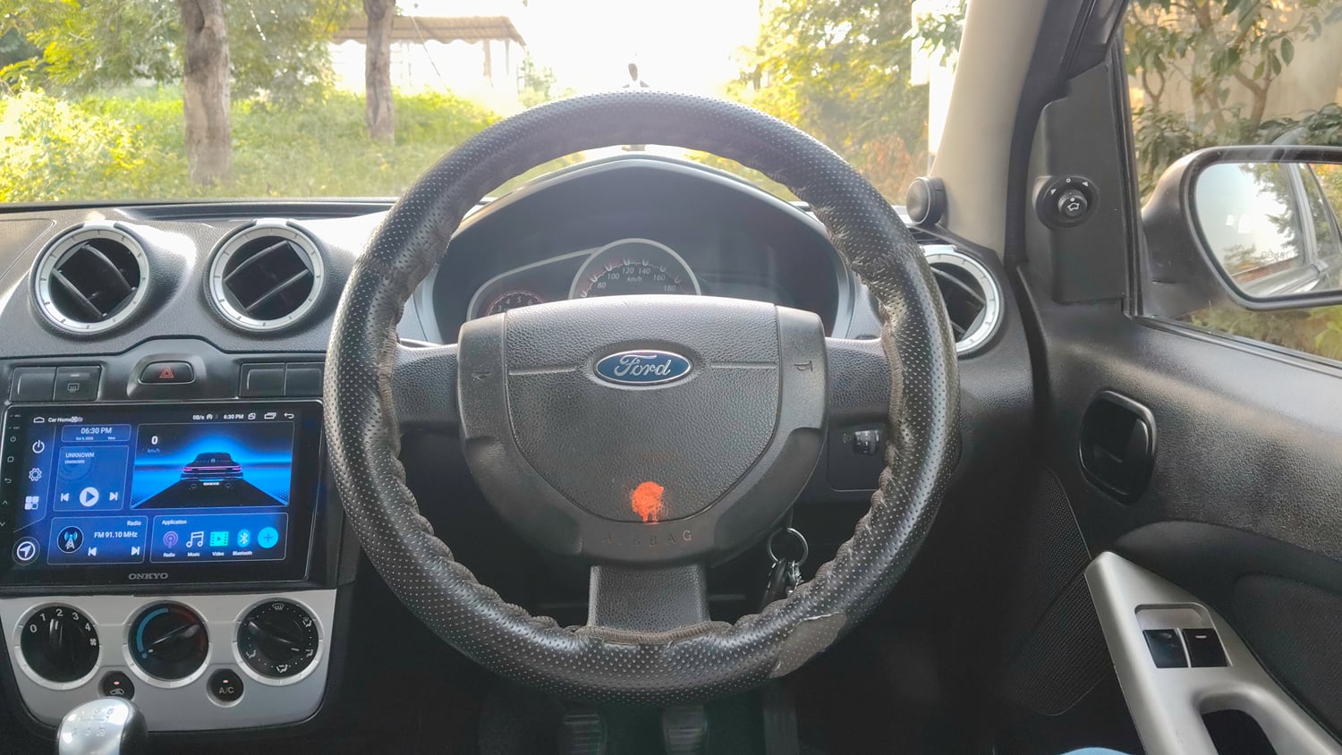 Used 2012 Ford Figo Duratorq Diesel Titanium 1.4 Diesel Manual top_features Steering mounted controls