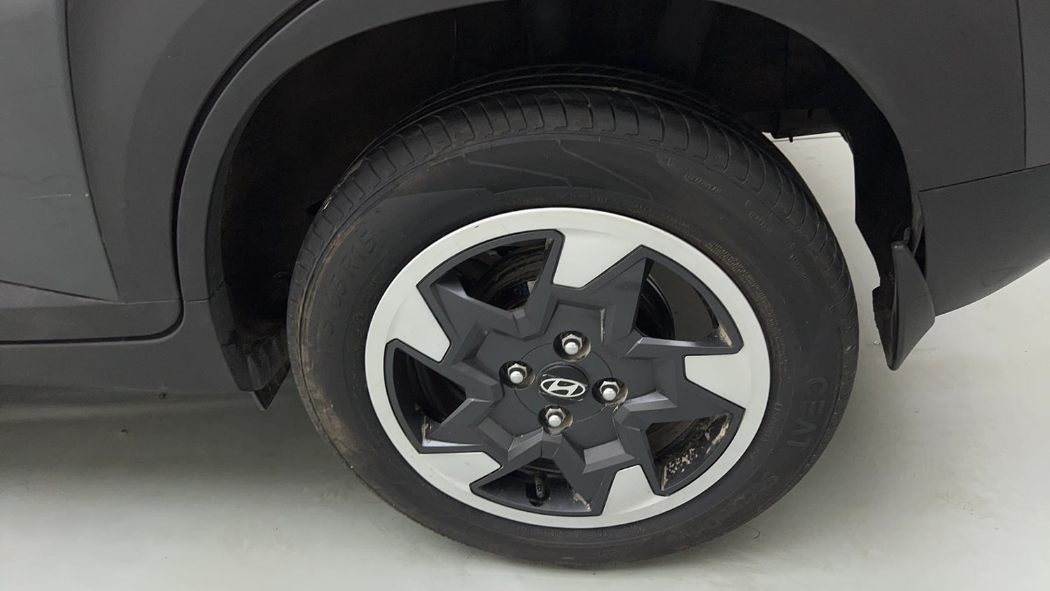 Used 2025 Hyundai Exter S Plus 1.2 AMT Petrol Automatic tyres LEFT REAR TYRE RIM VIEW