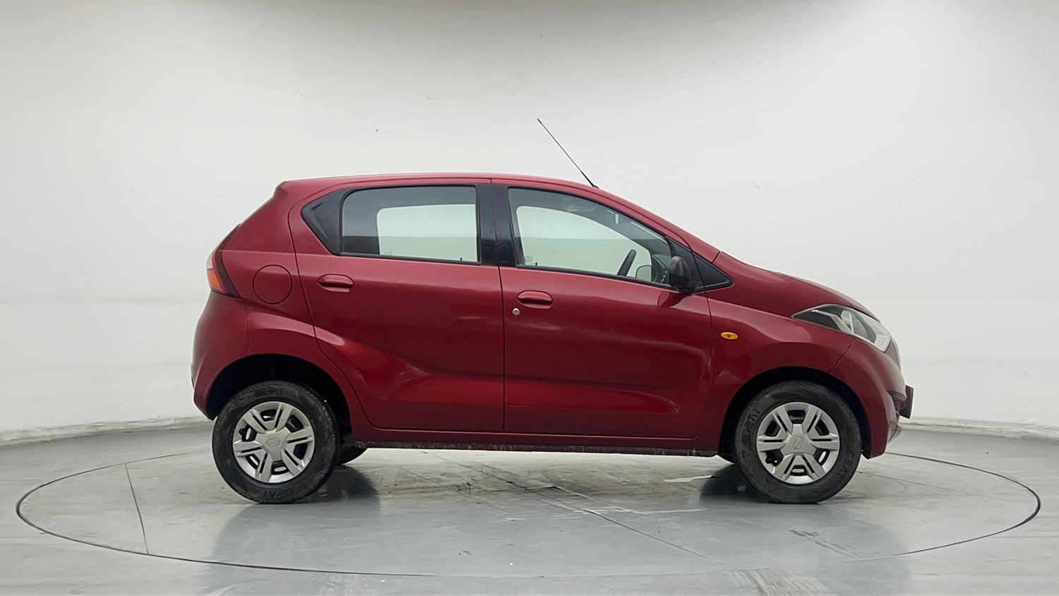 Used 2018 Datsun Redi-GO T(O) 1.0 AMT Petrol Automatic exterior RIGHT SIDE VIEW
