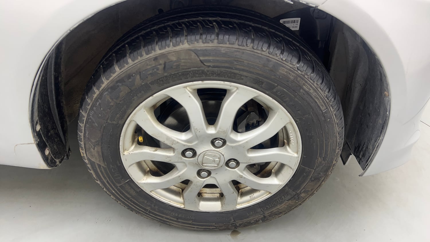 Used 2015 Honda Amaze 1.2 VX AT i-VTEC Petrol Automatic tyres RIGHT FRONT TYRE RIM VIEW