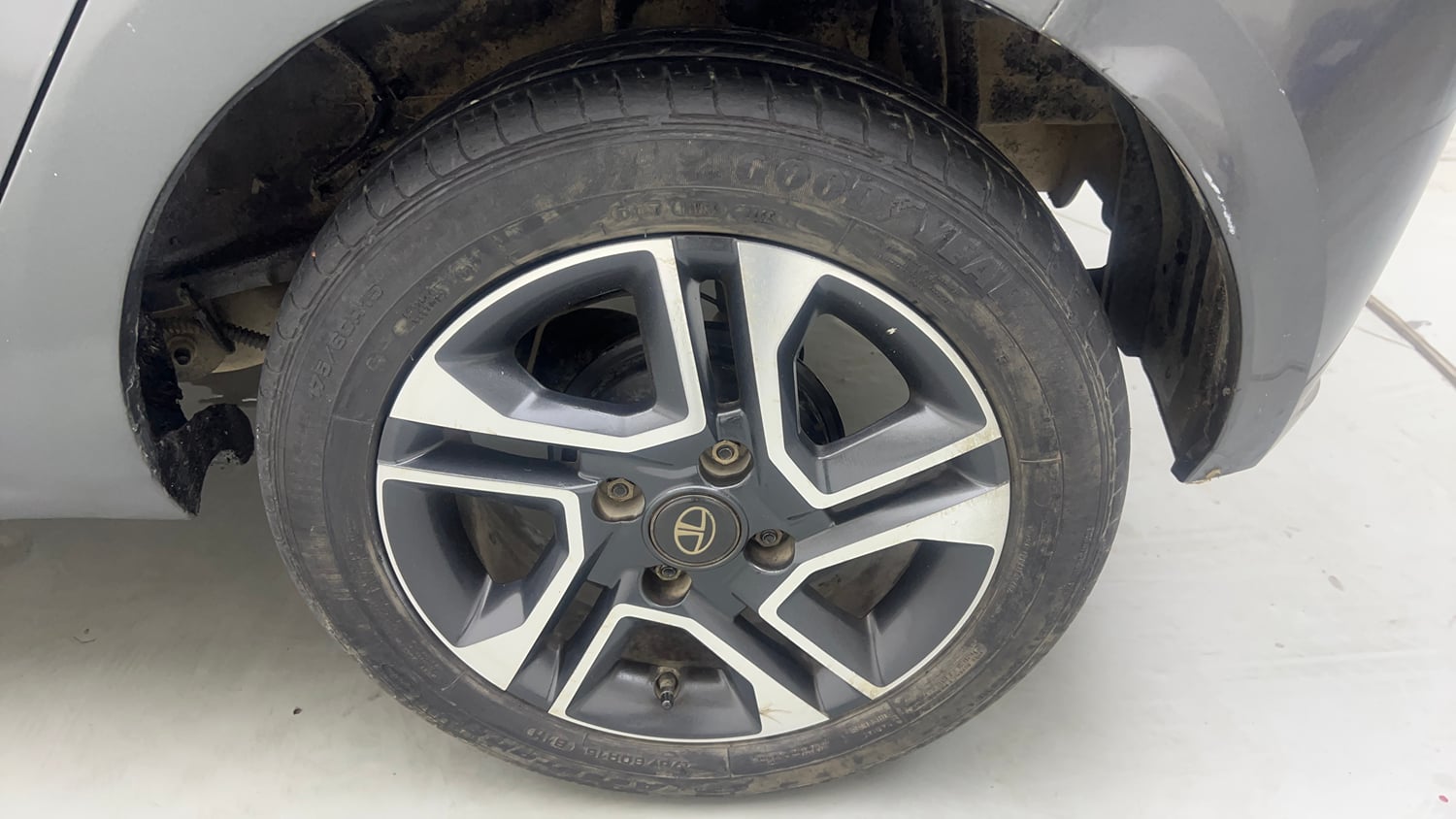 Used 2023 Tata Tiago XZA Plus Petrol Automatic tyres LEFT REAR TYRE RIM VIEW