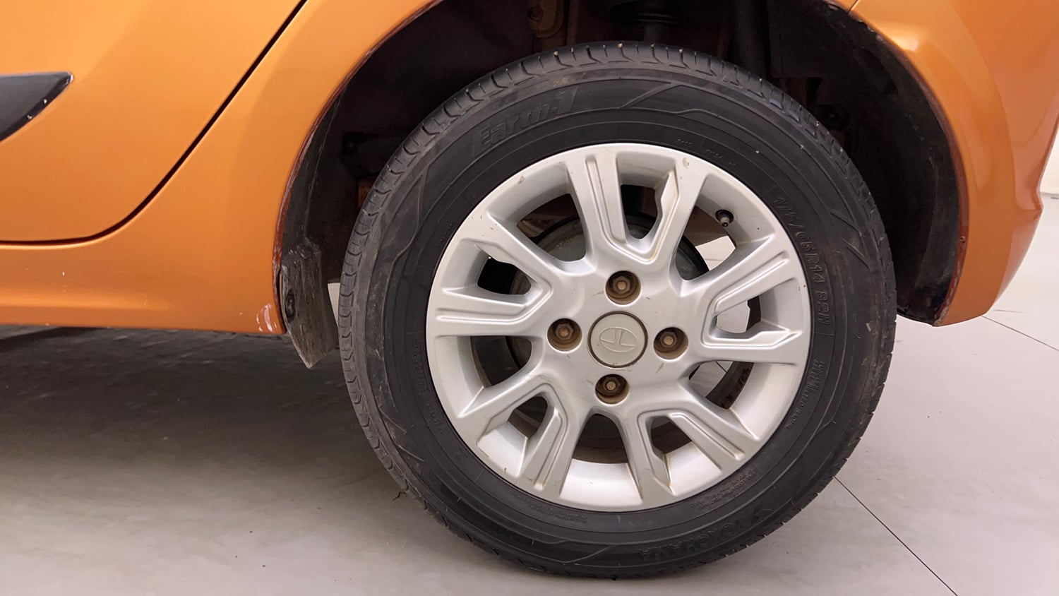 Used 2018 Tata Tiago Revotron XZ Petrol Manual tyres LEFT REAR TYRE RIM VIEW