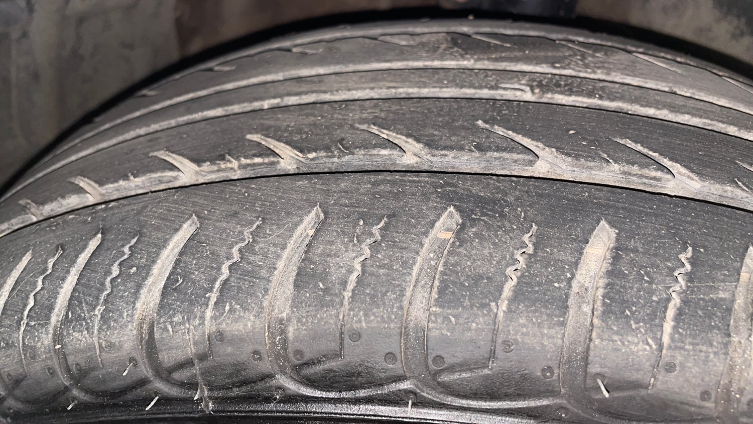 Used 2014 Ford EcoSport Titanium 1.5 TDCi (Opt) Diesel Manual tyres RIGHT FRONT TYRE TREAD VIEW