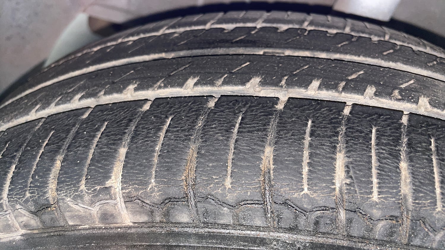 Used 2021 Hyundai Santro Sportz AMT Petrol Automatic tyres LEFT FRONT TYRE TREAD VIEW
