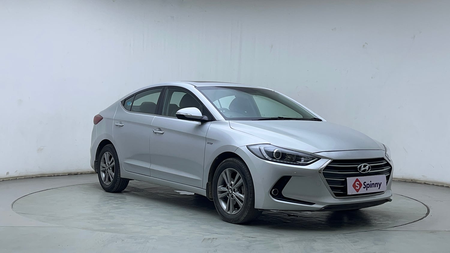 Used 2017 Hyundai Elantra 2.0 SX (O) AT Petrol Automatic exterior RIGHT FRONT CORNER VIEW