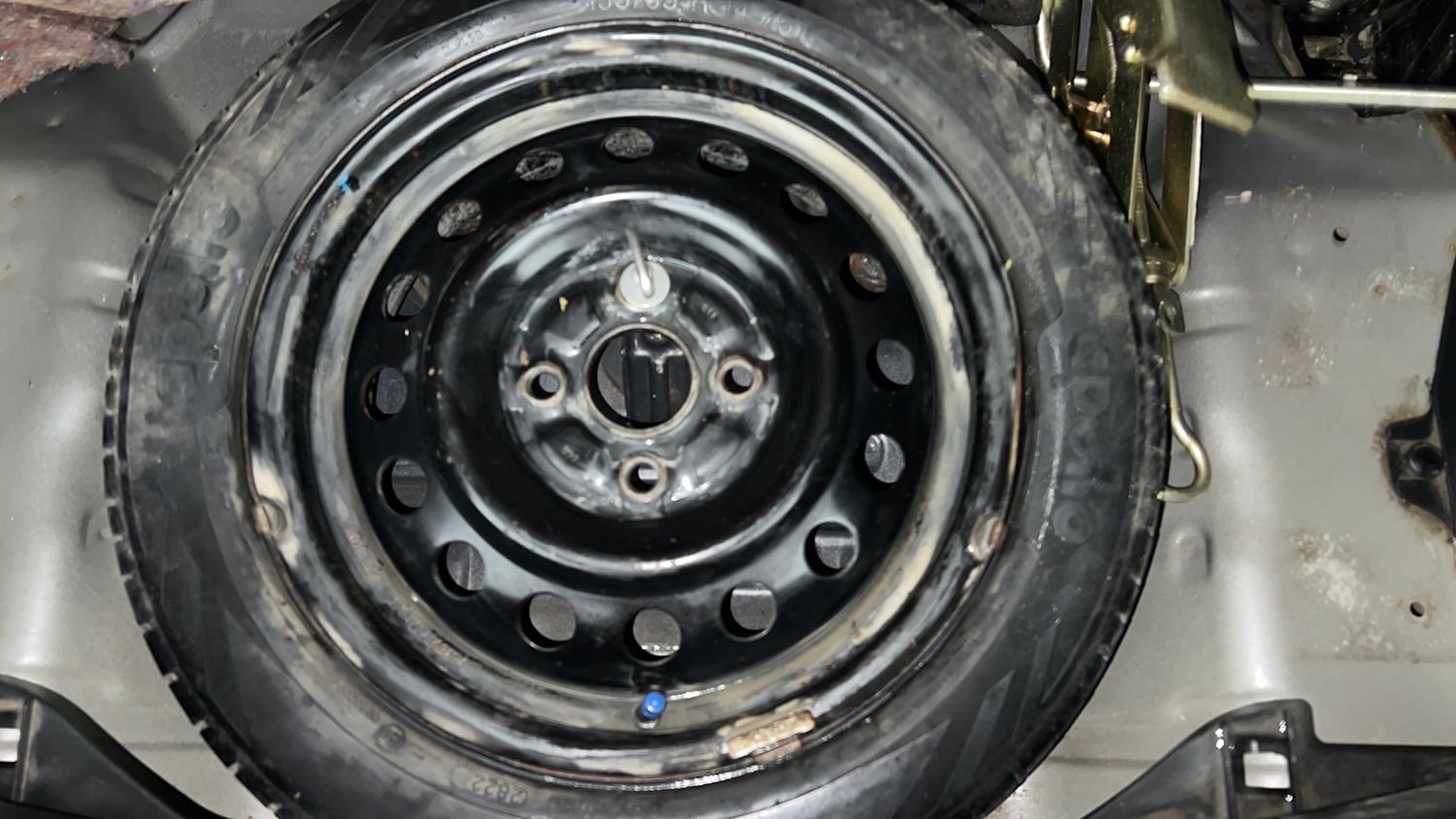 Used 2019 Maruti Suzuki Wagon R 1.0 VXI AMT Petrol Automatic tyres SPARE TYRE VIEW