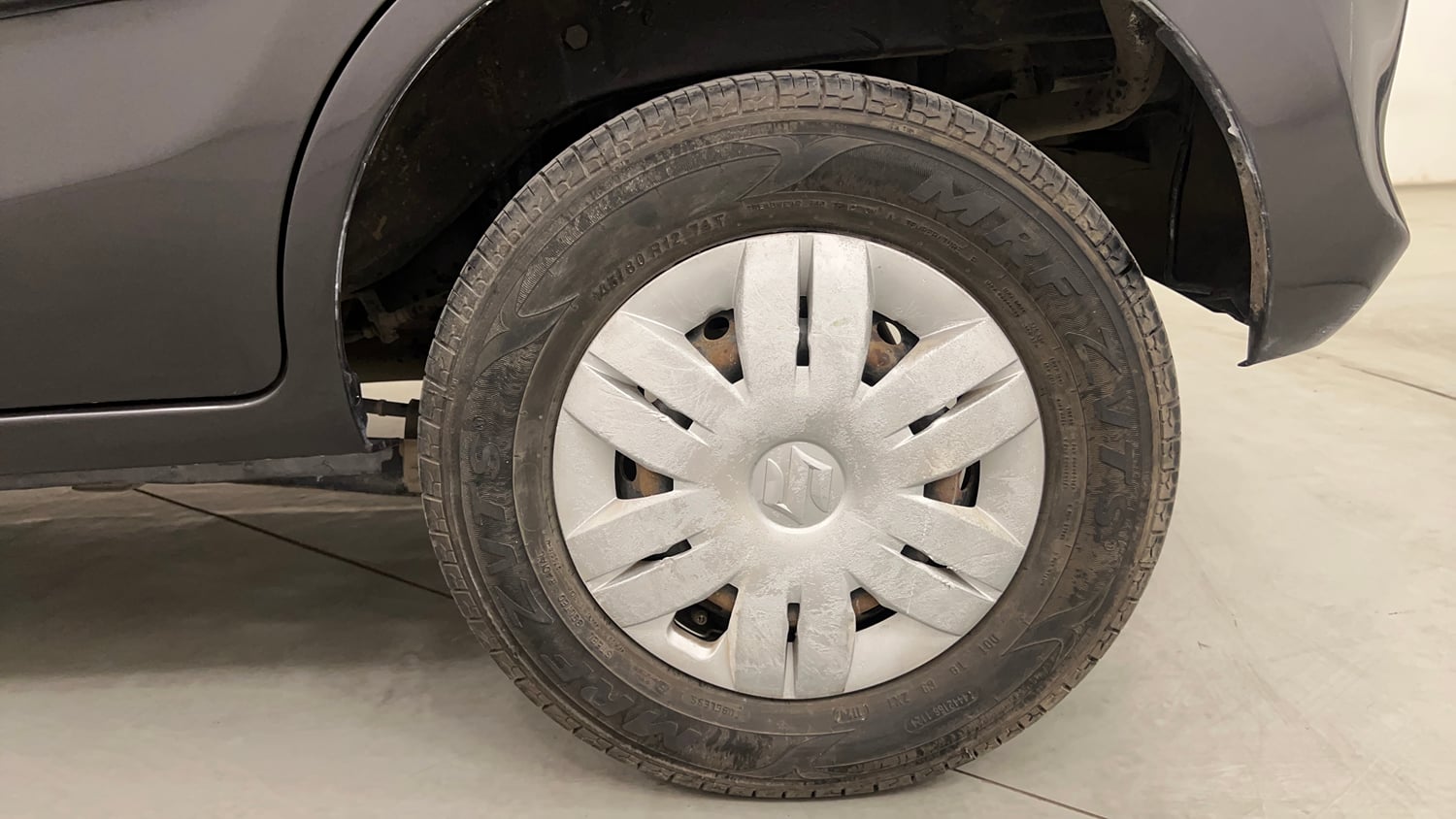 Used 2015 Maruti Suzuki Alto 800 Lxi Petrol Manual tyres LEFT REAR TYRE RIM VIEW