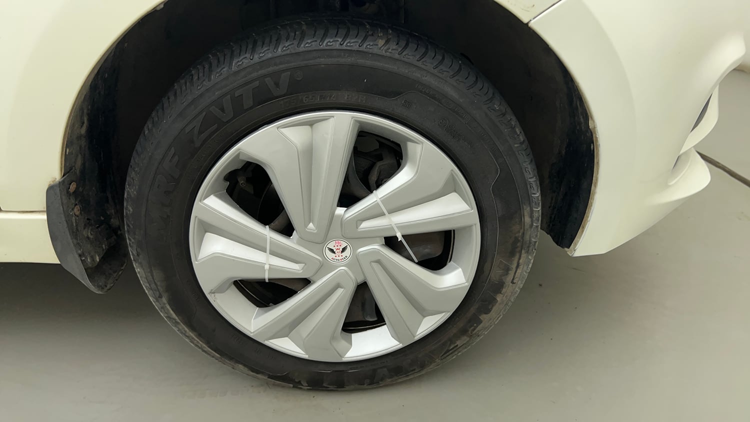 Used 2024 Tata Tiago XT CNG Cng Manual tyres RIGHT FRONT TYRE RIM VIEW