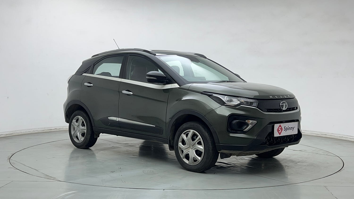 Used 2022 Tata Nexon XM (S) Petrol Manual exterior RIGHT FRONT CORNER VIEW