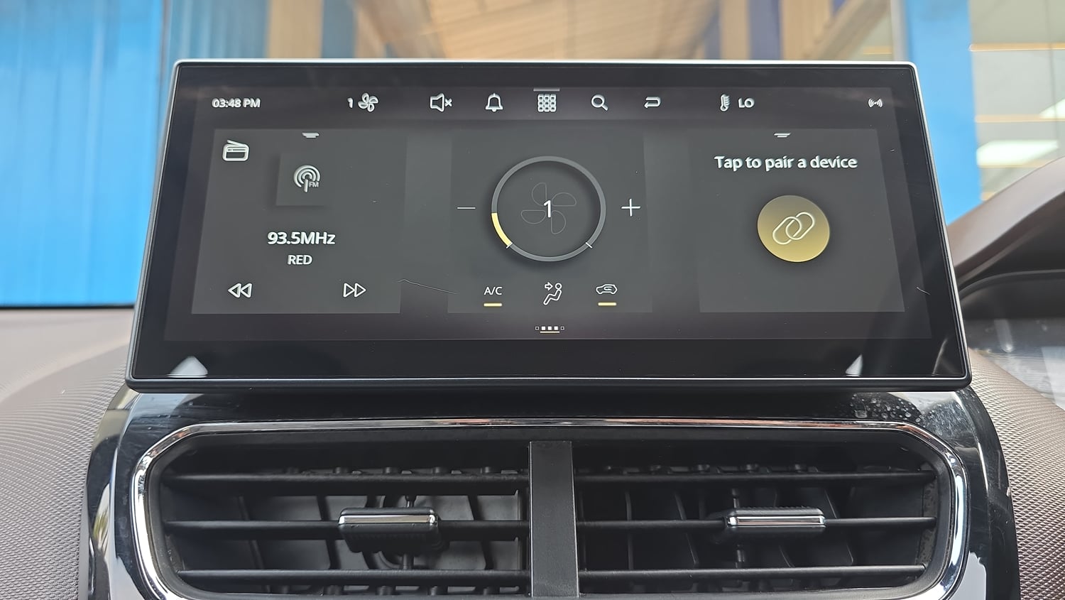 Used 2025 Tata Tigor XZA Plus iCNG Cng Automatic top_features Integrated (in-dash) music system