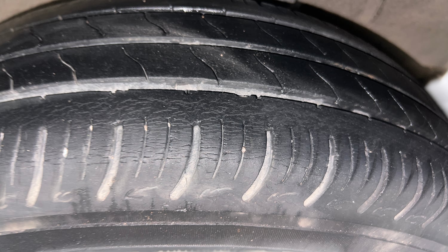 Used 2021 Renault Triber RXZ Petrol Manual tyres LEFT REAR TYRE TREAD VIEW