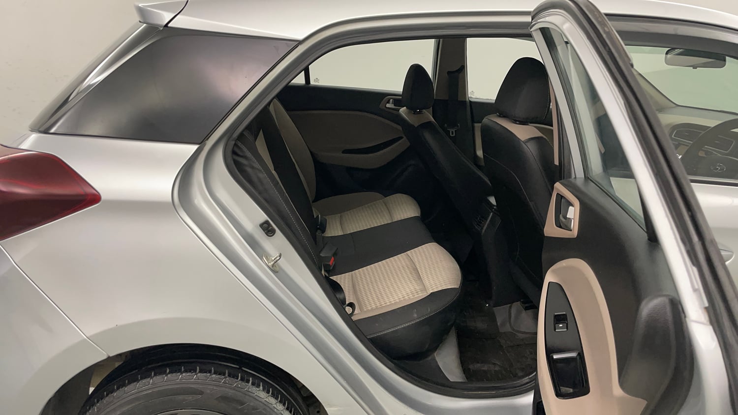Used 2020 Hyundai Elite i20 Sportz Plus 1.2 Petrol Manual interior RIGHT SIDE REAR DOOR CABIN VIEW