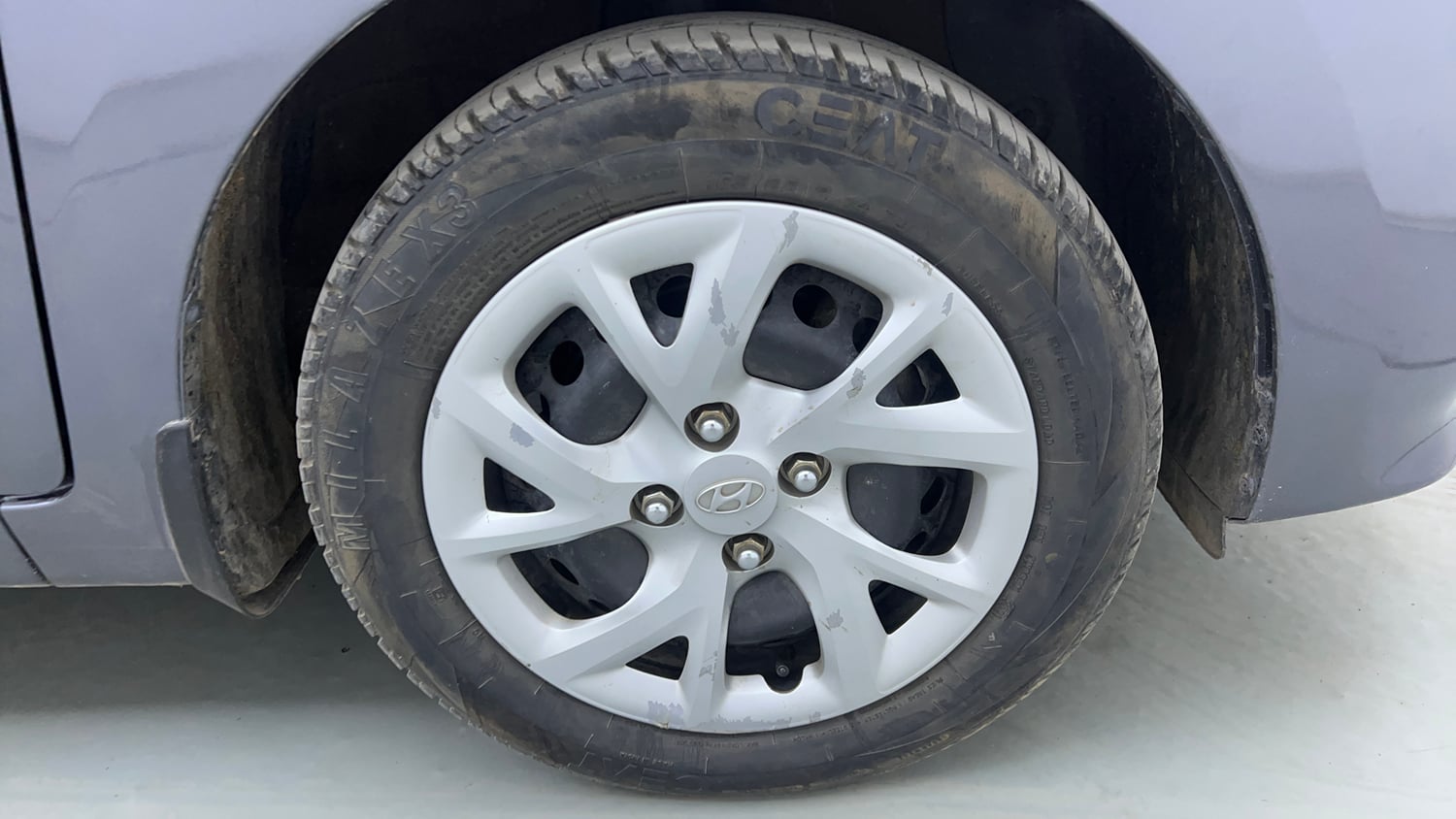 Used 2017 Hyundai Grand i10 Magna 1.2 Kappa VTVT Petrol Manual tyres RIGHT FRONT TYRE RIM VIEW