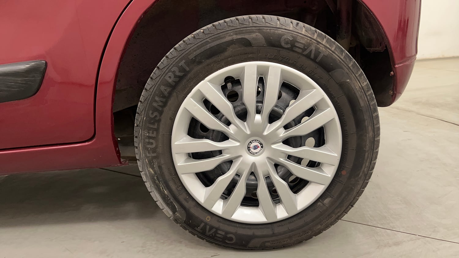 Used 2012 Maruti Suzuki Wagon R 1.0 VXi Petrol Manual tyres LEFT REAR TYRE RIM VIEW
