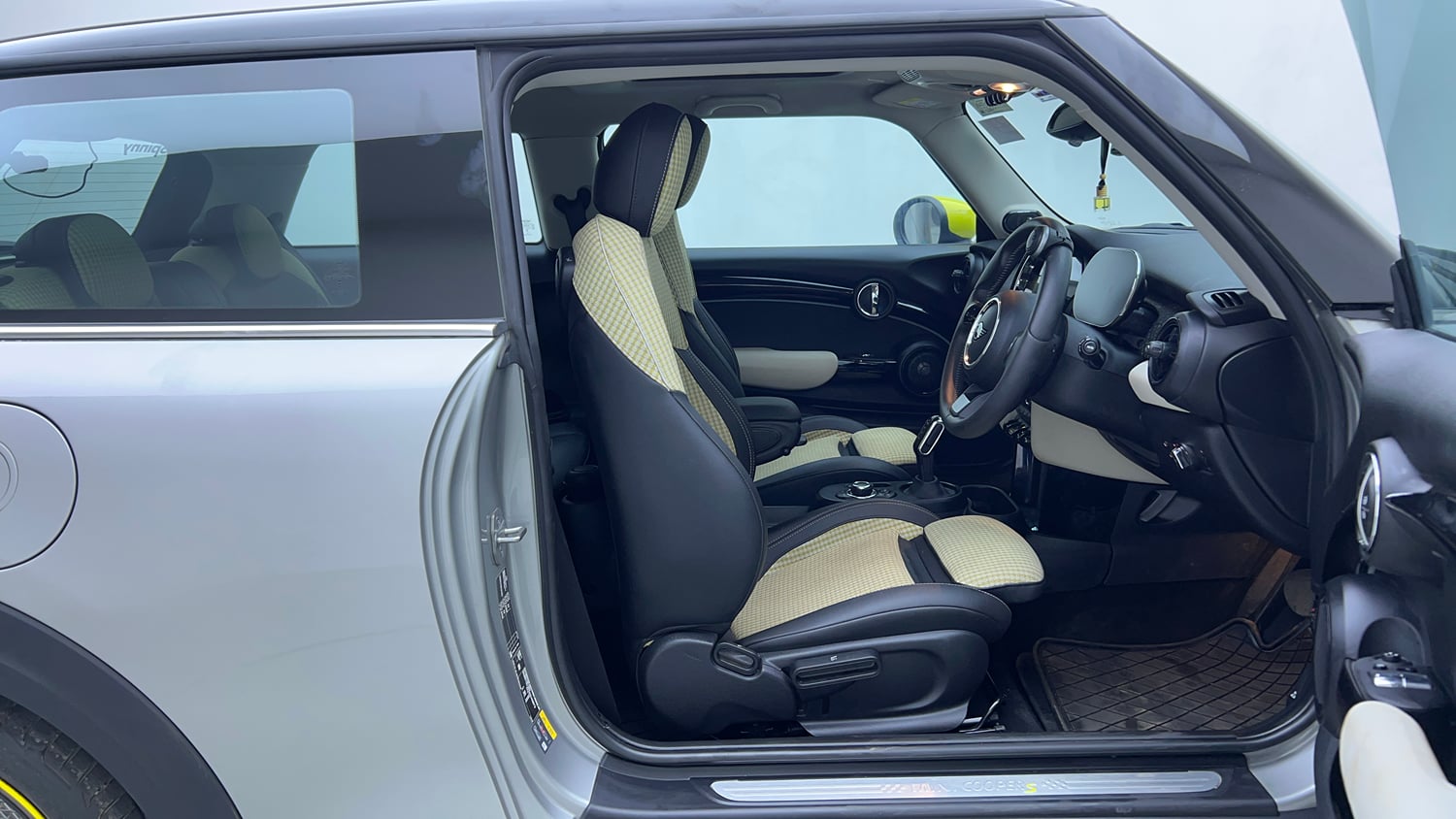 Used 2023 Mini Cooper SE 3-Door Electric Automatic interior RIGHT SIDE FRONT DOOR CABIN VIEW