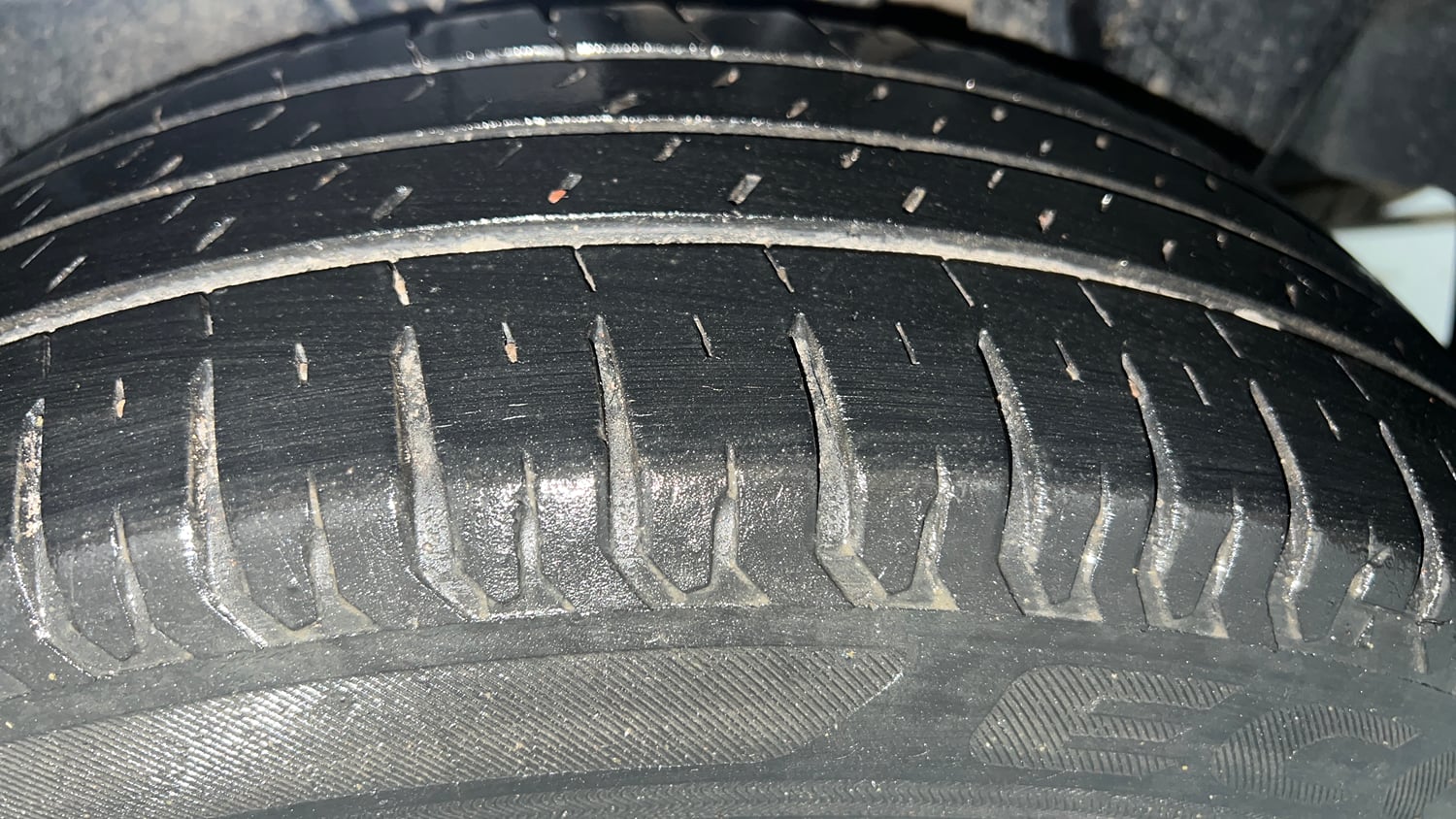 Used 2022 Maruti Suzuki XL6 Zeta MT Petrol Petrol Manual tyres LEFT REAR TYRE TREAD VIEW