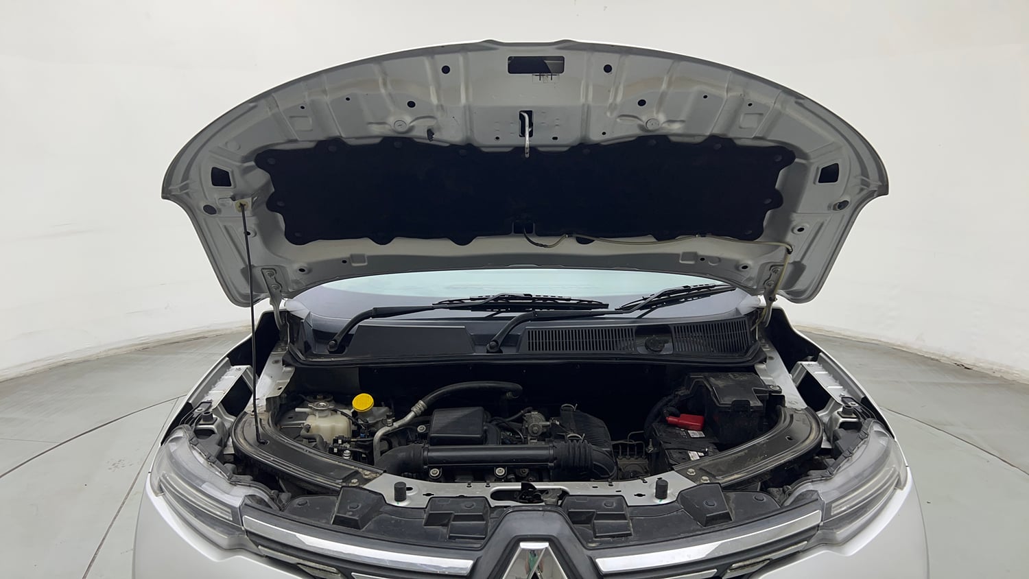 Used 2021 Renault Kiger RXZ MT Petrol Manual engine ENGINE & BONNET OPEN FRONT VIEW
