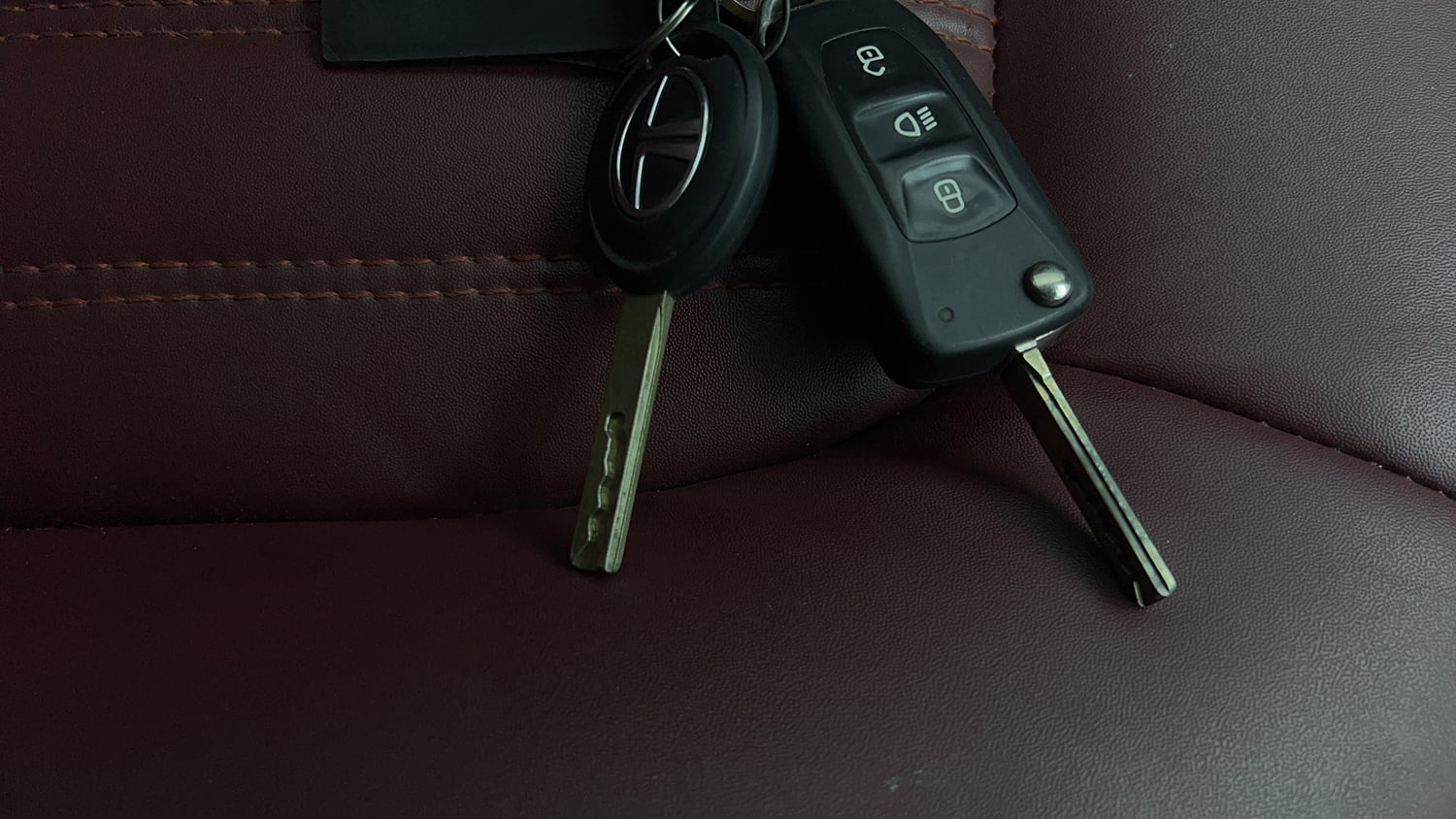 Used 2022 Tata Nexon XM (S) Petrol Manual extra CAR KEY VIEW