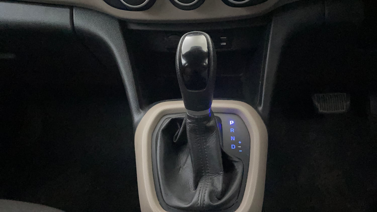 Used 2015 Hyundai Grand i10 Asta AT 1.2 Kappa VTVT Petrol Automatic interior GEAR  KNOB VIEW