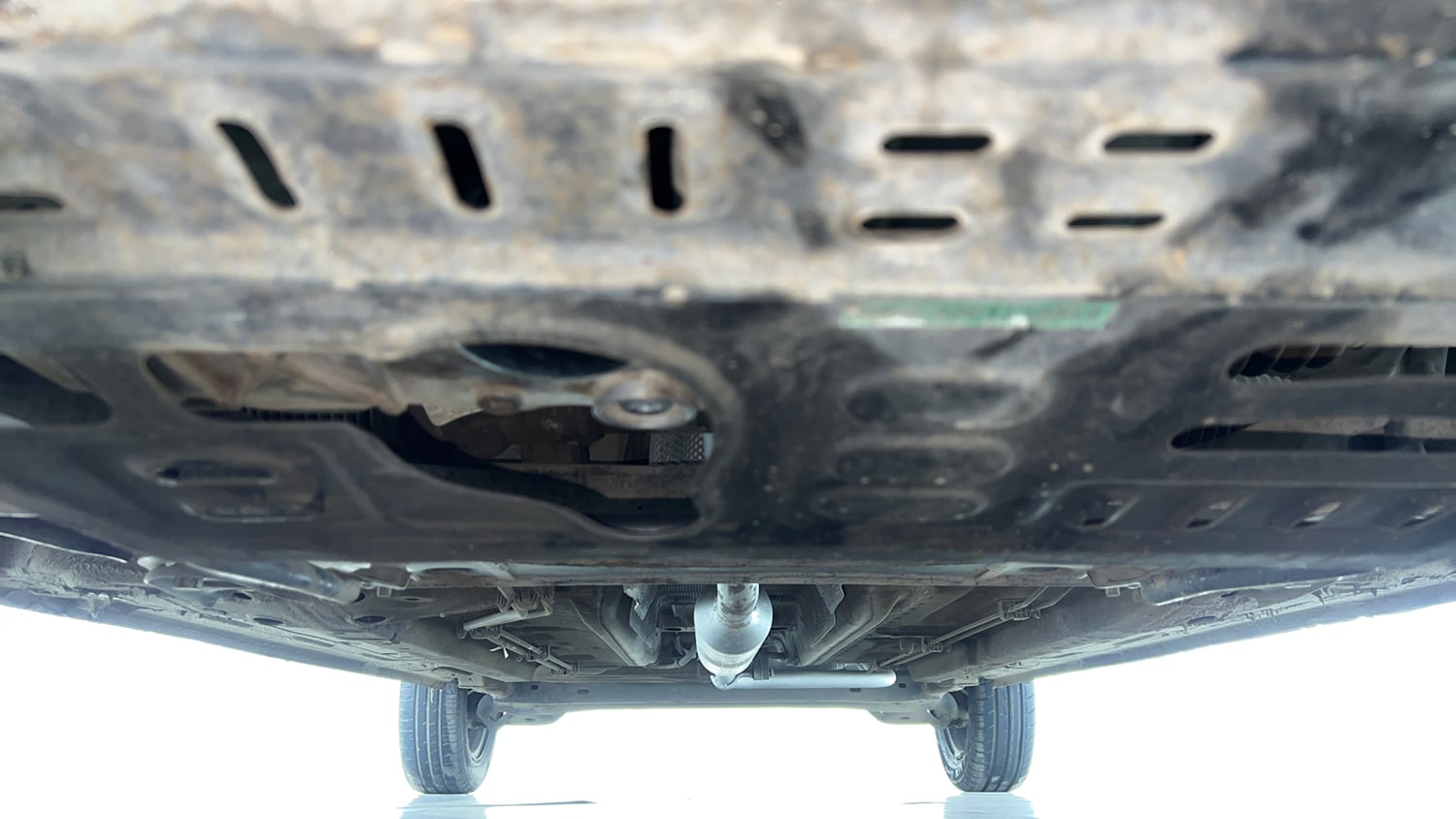 Used 2020 Renault Triber RXZ Petrol Manual extra FRONT LEFT UNDERBODY VIEW